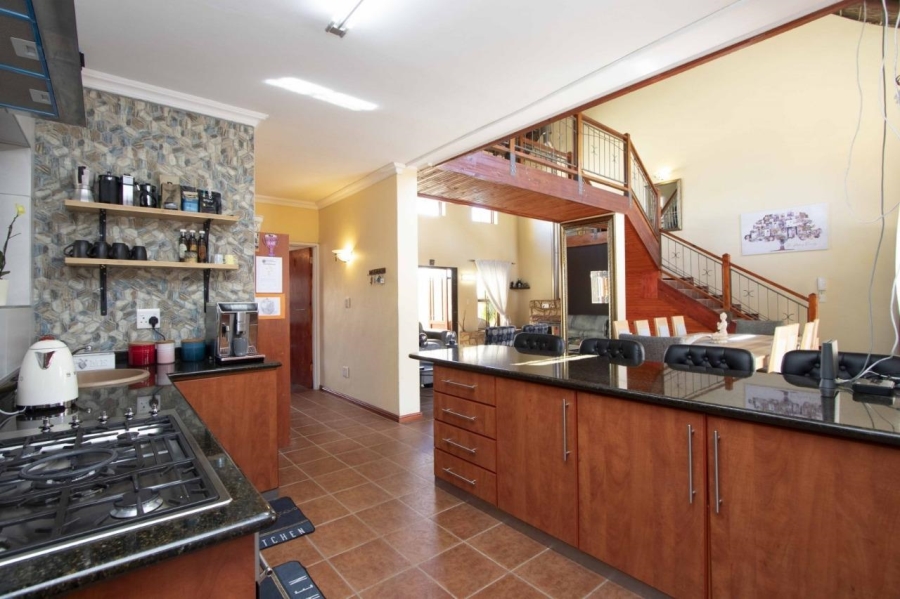 To Let 5 Bedroom Property for Rent in Parklands Western Cape